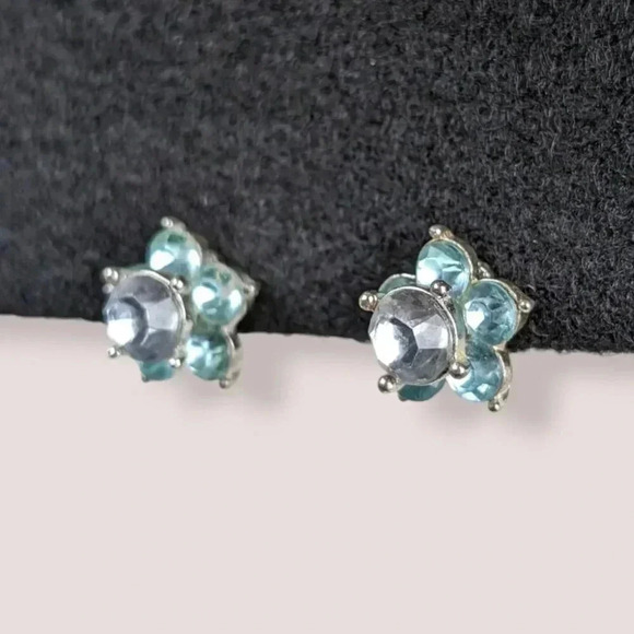 (2/$20) Vintage Avon Blue Flower Stud Earrings - Picture 3 of 6